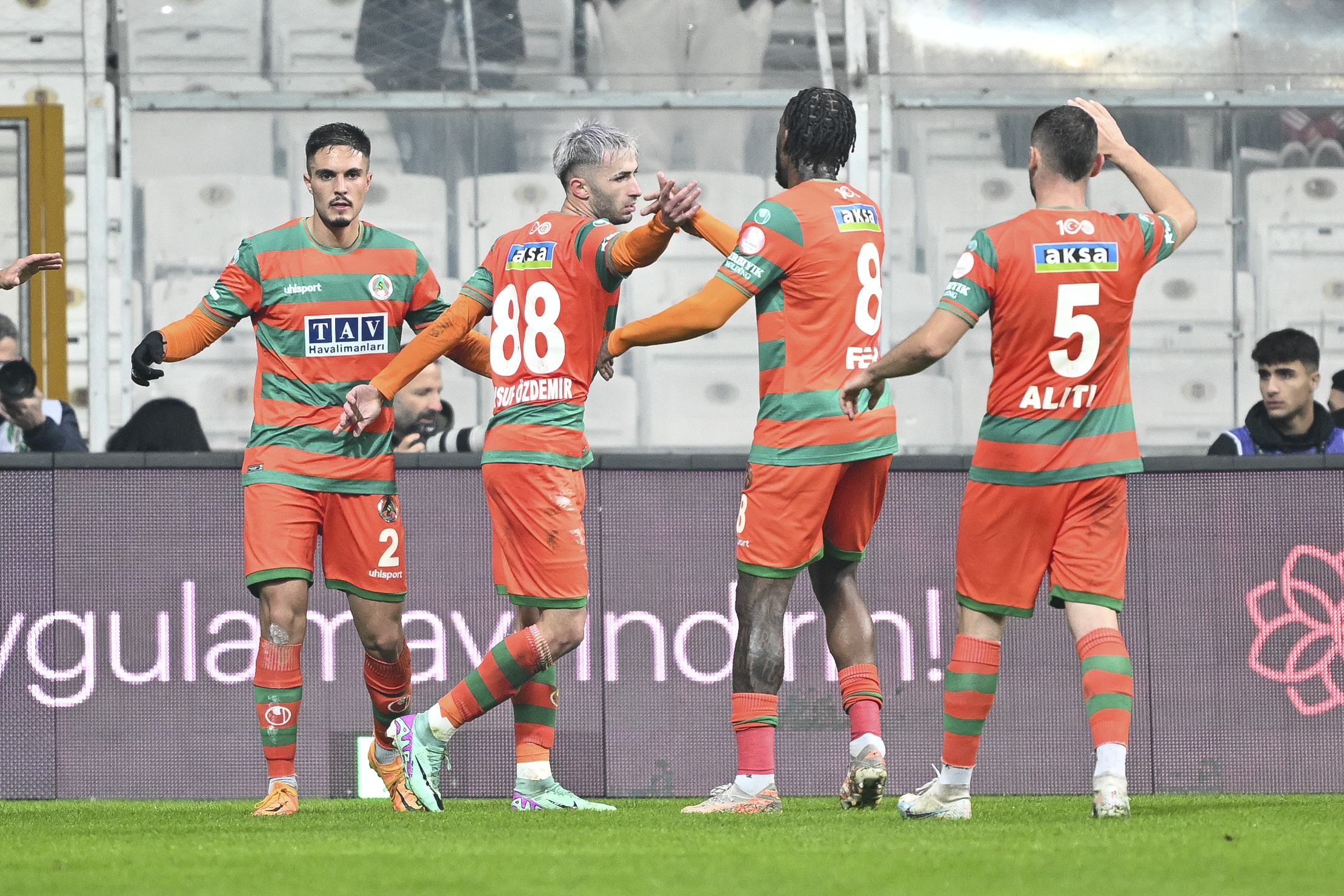 Alanyaspor, İstanbul’da Beşiktaş’ı 3 Golle Devirdi