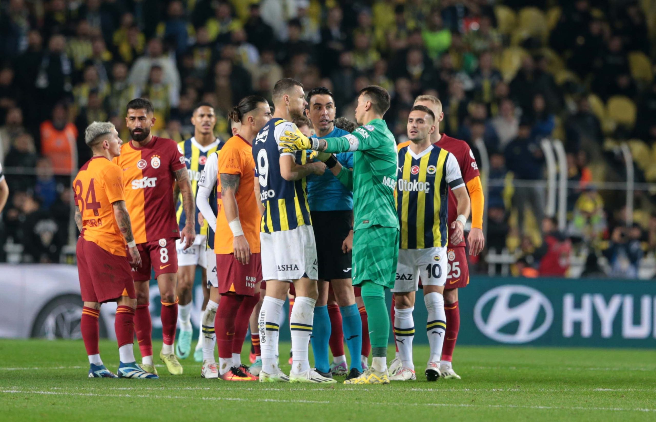 Kadıköy’de Heyecansız Derbi: Fenerbahçe ve Galatasaray Puanları Paylaştı