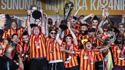 Galatasaray görkemli kutlamayla kupa kaldırdı