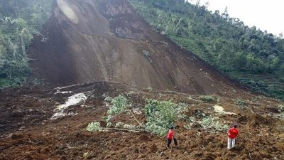 Papua Yeni Gine’de kabus gibi gün: 2 bin kişi toprak altında kaldı