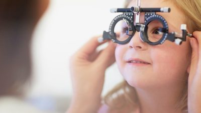 Doğru beslenmek göz sağlığını korumaya yardım ediyor