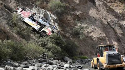 Peru’da otobüs kazası: 21 kişi yaşamını yitirdi